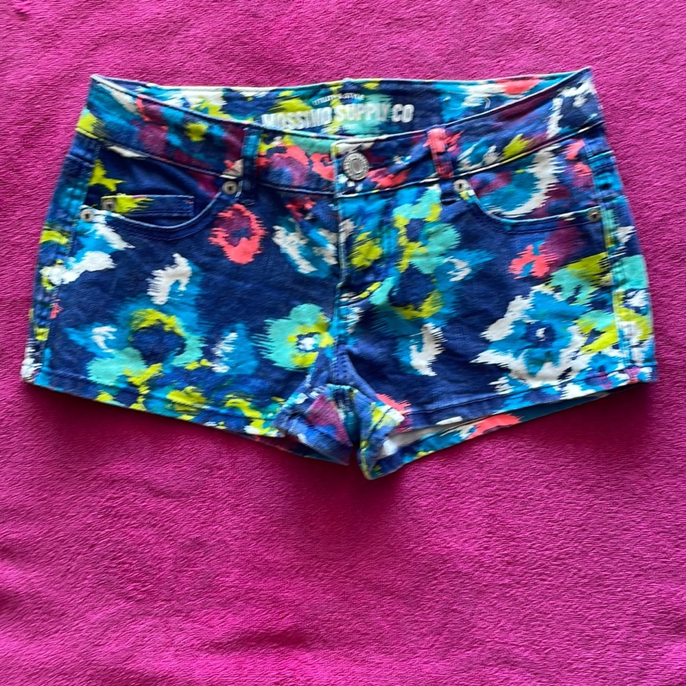 Mossimo size 5 fits size 6 multi color Jean shorts